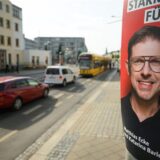 Der SPD-Politiker Matthias Ecke wurde am vergangen Freitag von vier jungen Männern angegriffen, während er Wahlplakate aufhängen wollte.