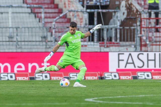Auch gegen Osnabrück ein großer Rückhalt: Schalke-Torwart Marius Müller.