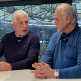 Die Fußball-Legenden Klaus Fischer und Rüdiger Abramczik sprechen im Legenden-Talk über die aktuelle Situation.