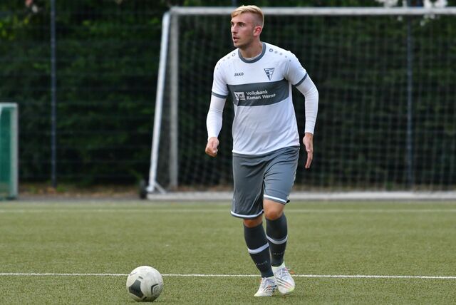 Nico Holtmann im weiß-grauen Trikot des Werner SC.