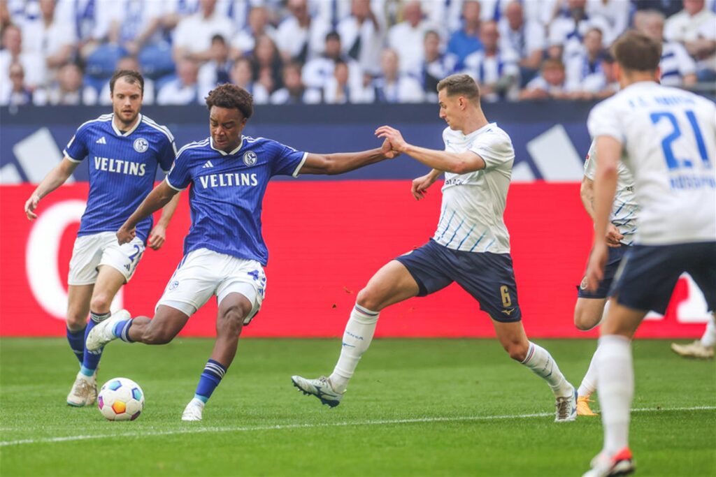 Brachte immer wieder Gefahr für das Rostocker Tor: Assan Ouédraogo (am Ball).. 
