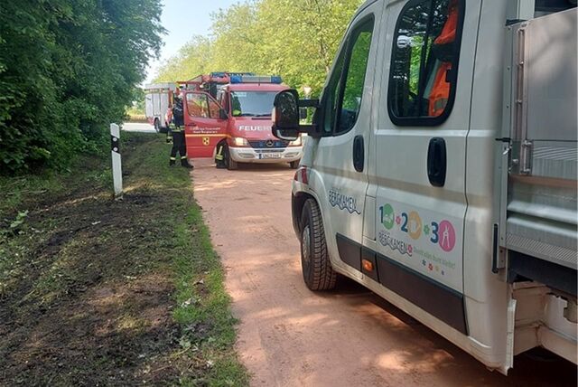 Feuerwehr, Bauhof und eine Fachfirma kümmerten sich darum, die Folgen der Panne zu beseitigen.