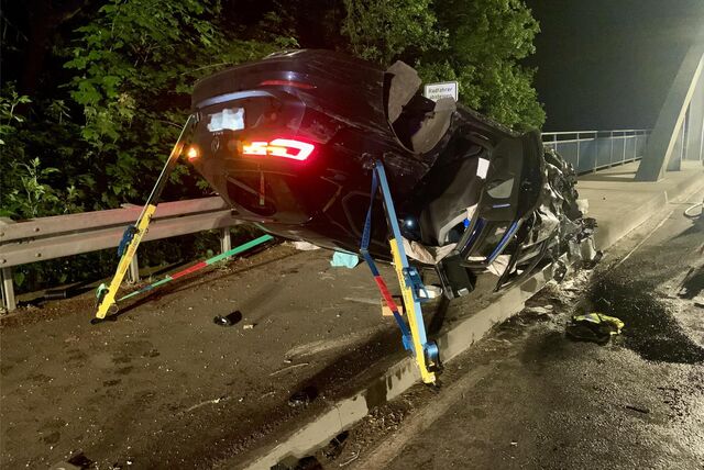 Ein Auto hatte sich in der Nacht von Samstag auf Sonntag überschlagen. Die Feuerwehr Schermbeck wurde alarmiert.
