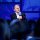 Olaf Scholz spricht bei einer Talkrunde.