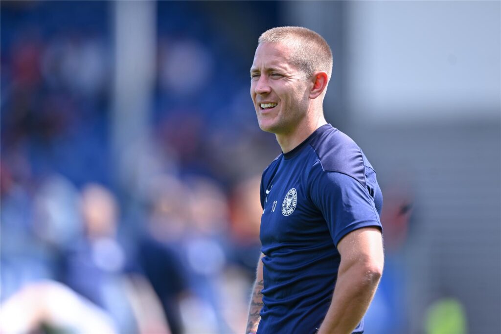05.05.2024, Fussball, 2. Bundesliga, 32. Spieltag Saison 2023/2024, SV Wehen Wiesbaden - Holstein Kiel, Lewis Holtby (Holstein Kiel) Foto: Teresa Kroeger/RHR-FOTO 05.05.2024, Fussball, 2. Bundesliga, 32. Spieltag Saison 2023/2024, SV Wehen Wiesbaden - Holstein Kiel, Lewis Holtby (Holstein Kiel) Foto: Teresa Kroeger/RHR-FOTO