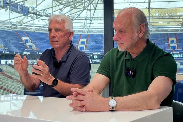 Die Fußball-Legenden Klaus Fischer und Rüdiger Abramczik sprechen im Legenden-Talk über die aktuelle Situation.