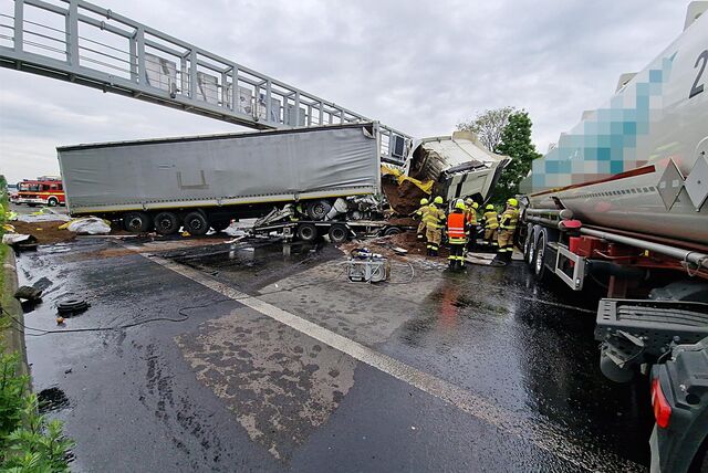Schwerer Unfall auf der A1: Zwischen Kamen und Unna kollidierten am 6. Mai insgesamt drei Lkw