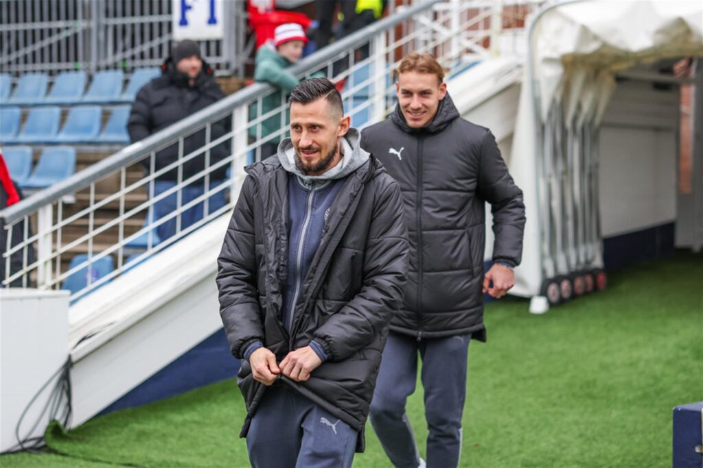 11.02.2024, Fussball, 2. Bundesliga, 21. Spieltag, Saison 2023/2024, Holstein Kiel - FC Schalke 04, v. l. Steven Skrzybski (Holstein Kiel), Timo Becker (Holstein Kiel)
Foto: Tim Rehbein/RHR-FOTO
11.02.2024, Fussball, 2. Bundesliga, 21. Spieltag, Saison 2023/2024, Holstein Kiel - FC Schalke 04, v. l. Steven Skrzybski (Holstein Kiel), Timo Becker (Holstein Kiel)
Foto: Tim Rehbein/RHR-FOTO