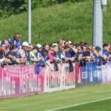 Zum Mittwochstraining kamen wieder einige hunderte Fans an den Trainingsplatz.