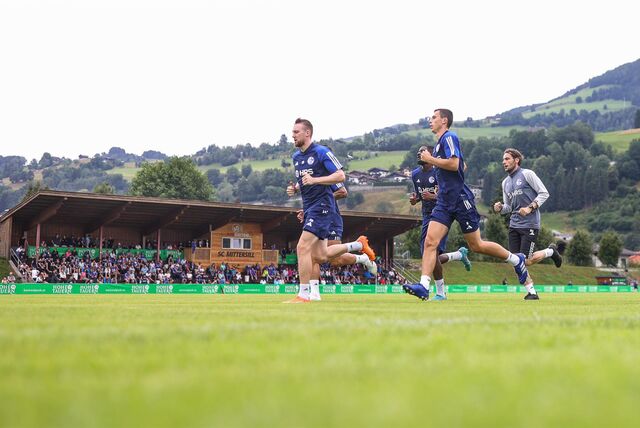 12.07.2023, Fussball, Saison 2022/2023, Trainingslager des FC Schalke 04 in Mittersill, v. l. Tobias Mohr (FC Schalke 04), Ron Schallenberg (FC Schalke 04) Foto: Tim Rehbein/RHR-FOTO