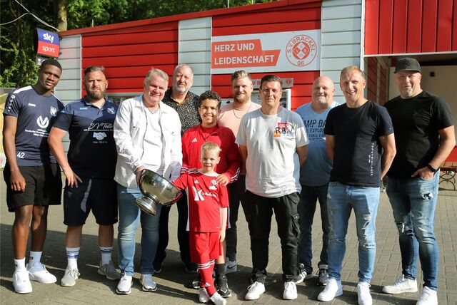 Auslosung des 14. Kronen-Green IT CUP 2024, die Lose zog der kleine Mika als „Glücksfee“.