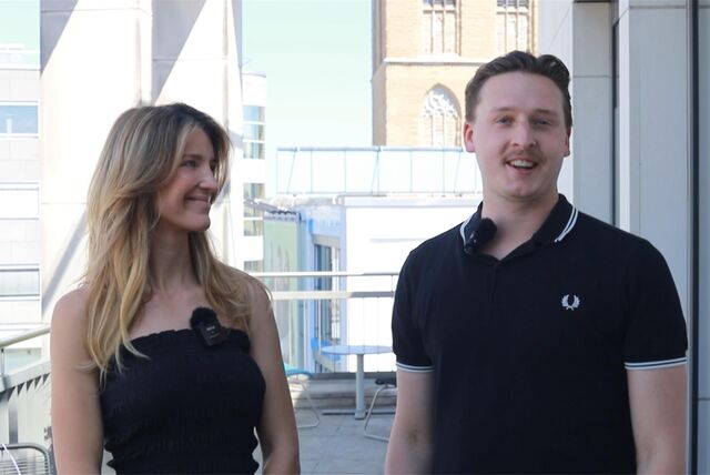GNTM-Kandidatin Stella und unser Reporter Tim Hübbertz bei ihrem Catwalk-Training.