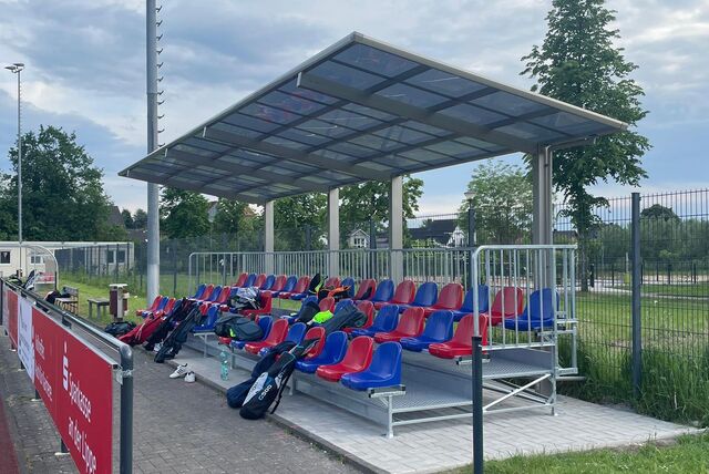 Beim Werner SC im Lindert steht nun eine überdachte Sitzmöglichkeit.
