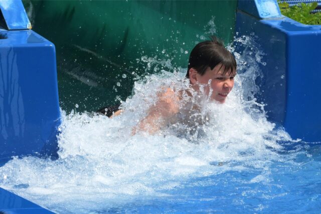 Junge im Freibad Selm