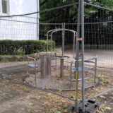 Das Karussell auf dem Burg-Spielplatz in Unna wurde abgesperrt.