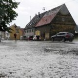 Hagel auf einer Straße