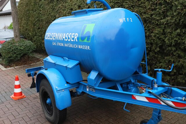 GSW und Gelsenwasser wollen am Dienstagmorgen Wassertanks und Zapfstellen rund um die Rünther Straße aufstellen.