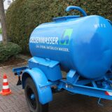 GSW und Gelsenwasser wollen am Dienstagmorgen Wassertanks und Zapfstellen rund um die Rünther Straße aufstellen.