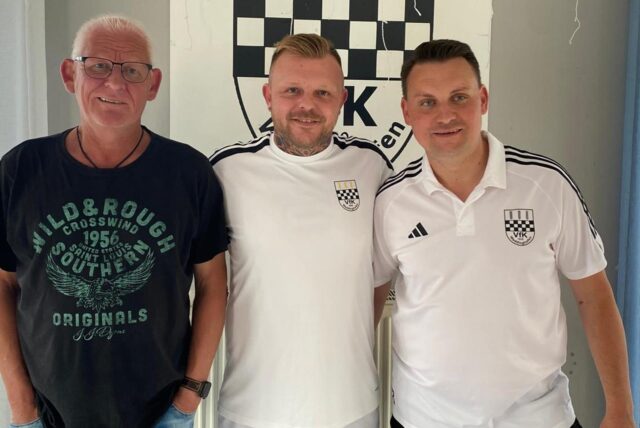 Patrick Thomas (M.) wehrt sich gegen die Aussagen des Ex-VfK-Weddinghofen-Trainers Klaus Knäpper.
