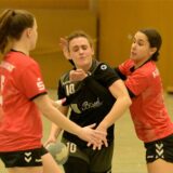 Martha Wegemann (M.) war mit neun Treffern beste Werferin beim VfL Brambauer.