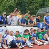 Große Freude herrschte beim Holzwickeder SC und Anhang nach dem 4:0-Erfolg beim TuS Erndtebrück.