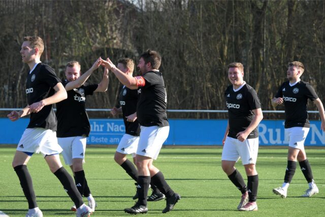 Spieler des SV Preußen Lünen jubelt.