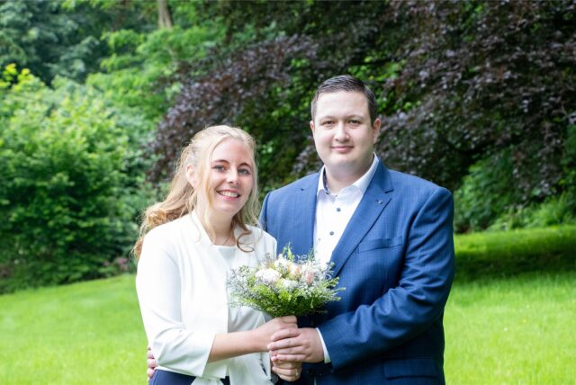 Vanessa (geborene Temme) und Niklas Fleury haben geheiratet. Auf dem Hof Schulte-Rauxel gaben sie sich das Ja-Wort.