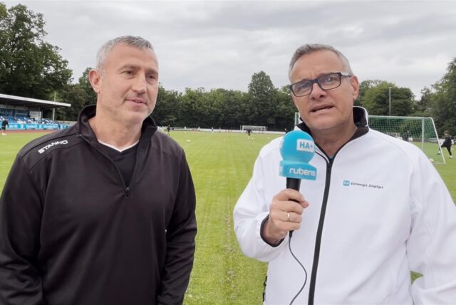 Ahmet Kahya (l.) Trainer des Kamener SC, fiebert bereits dem Aufstiegsspiel am Samstag entgegen.
