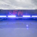 Schriftzug Unfall auf Polizeiauto