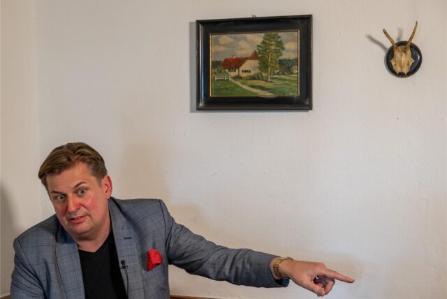 Maximilian Krah, Spitzenkandidat der AfD zur Europawahl, soll sich im Wahlkampf gezeigt haben. Das Bild zeigt ihn bei einem Auftritt in Bayern vor einigen Wochen.