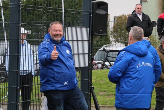 Andreas Conradi hebt den Daumen.