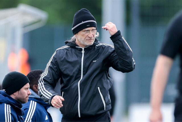 05.05.2024, Fussball, Saison 2023/2024, A-Junioren Bundesliga, 25. Spieltag, Borussia Dortmund U19 – FC Schalke 04 U19, Cheftrainer Norbert Elgert (FC Schalke 04),

Foto: Dennis Ewert/RHR-FOTO