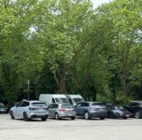 Wieder ignorieren Besucher einer Veranstaltung die Parkregeln auf dem Holzwickeder Marktplatz. Das Foto stammt vom 28. Mai.