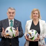 Nancy Faeser (SPD), Bundesministerin für Inneres und Heimat, und Herbert Reul (CDU), Innenminister des Landes Nordrhein-Westfalen, geben zehn Tage vor Beginn der Europameisterschaft eine Pressekonferenz zu den Vorbereitungen von Bund und Ländern für Sicherheit und Zusammenhalt während des Turniers.