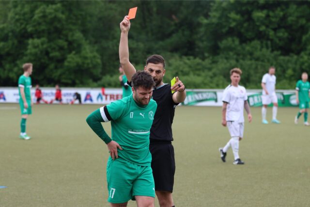 Die Rote Karte gegen Tillmann Siebert im Spiel beim SSV Mühlhausen II könnte für Westfalia Wethmar fatale Folgen haben.