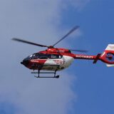 Ein Rettungshubschrauber in der Luft