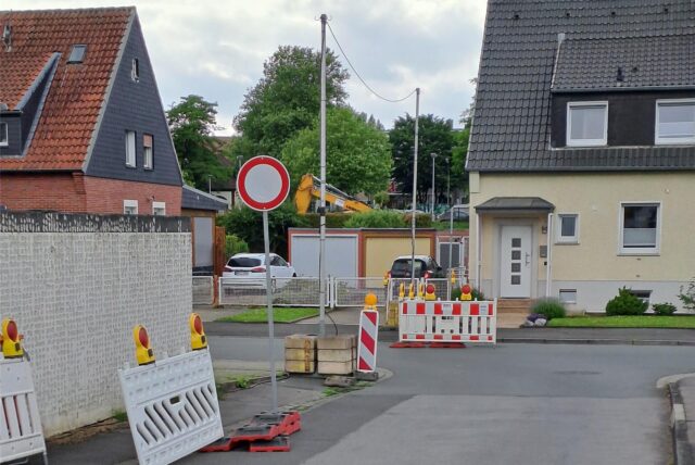 Durchfahrtsverbotschild an der Einmündung der Goethestraße in das Südfeld in Heeren-Werve.