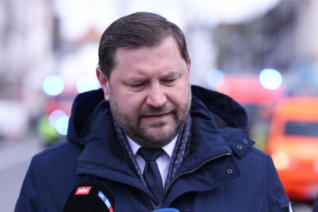 Tim Kurzbach, Oberbürgermeister von Solingen, steht nach der Schleuser-Affäre unter Druck.