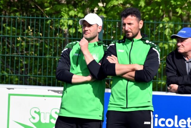 Fatih Bas (r.) und Dennis Rautert machen beim SuS Oberaden auch in der neuen Saison als Trainergespann weiter.