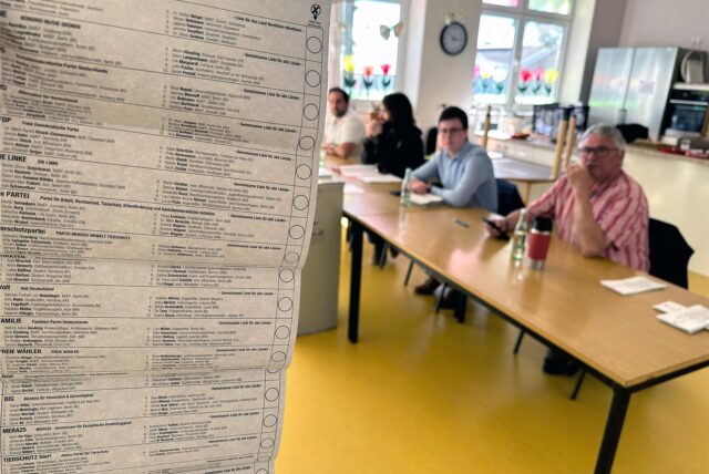 Ab 8 Uhr am Sonntagmorgen waren die Wahllokale in Selm geöffnet – auch das in der ehemaligen Grundschule in Hassel. Wählerinnen und Wähler konnten aus 35 Parteien eine auswählen.