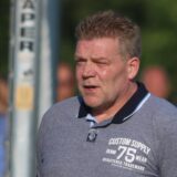 Mario Rast am Seitenrand.