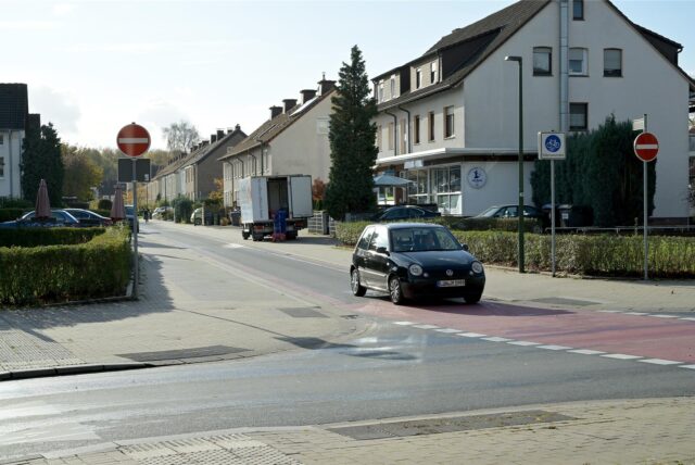 Auto auf Laakstraße in Lünen