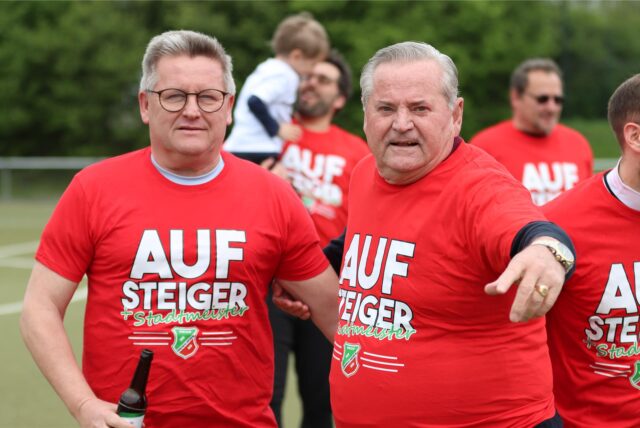 Die Macher beim SC Fröndenberg-Hohenheide: Geschäftsführer Uwe Keyk und Vorsitzender Pal Delia haben jetzt zwei neue Co-Trainer gefunden.