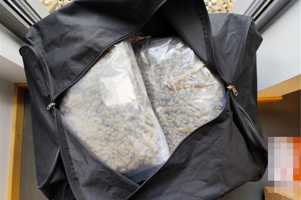 Sichergestelltes Marihuana vom Hauptzollamt Dortmund auf A2 bei Kamen Sichergestelltes Marihuana vom Hauptzollamt Dortmund auf A2 bei Kamen