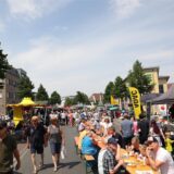 Menschen auf dem Stadtfest in Selm