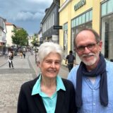 Birgit Rottmayer und Klausdieter Herb stehen in der Bahnhofstraße in Unna.
