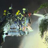 Die Feuerwehr löschte in der Nacht zu Montag (10.06.) die Aula der Grilloschule in Unna-Königsborn.