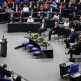 Wolodymyr Selenskyj (l), Präsident der Ukraine, und Bundeskanzler Olaf Scholz (SPD)