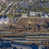 Das Luftbild zeigt die Brache zwischen der Viktoriastraße und dem Bahnhof in Unna. Nördlich liegen die Anlagen der Firma Westermann.