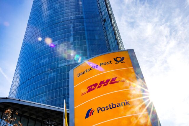 Die Postbank will ihre Filialzahl von 550 auf 320 reduzieren.